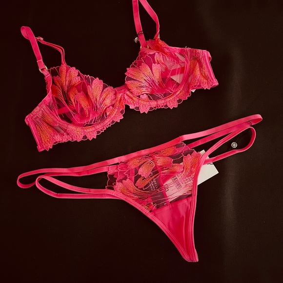 CLEARANCE $1̶4̶0̶ RARE BLUEBELLA Victoria’s Secret Floral Embroidery Bra & Panty - Picture 2 of 6